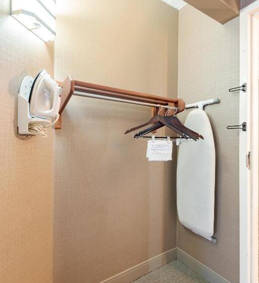 Номер Стандарт, Wyndham Omaha Hotel West Dodge