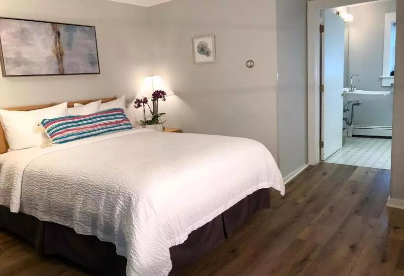اتاق دلوکس مخصوص معلولین, Hyannis Inn