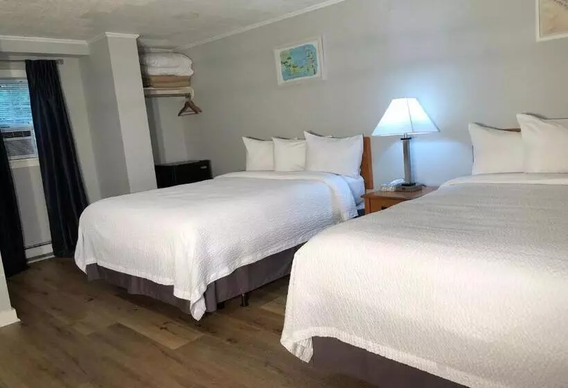 اتاق لوکس, Hyannis Inn
