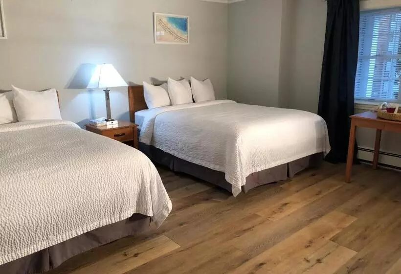 اتاق لوکس, Hyannis Inn