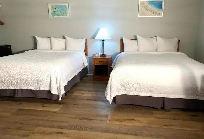 اتاق لوکس, Hyannis Inn
