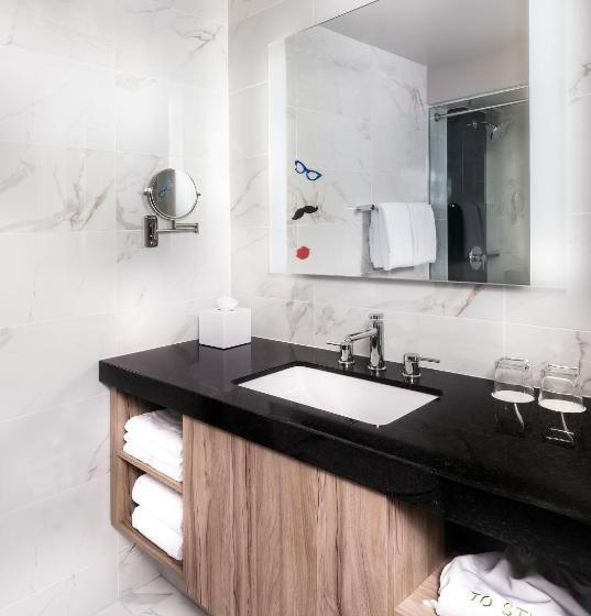 اتاق دلوکس با تخت کینگ و چشم‌انداز, The Linq Hotel + Experience