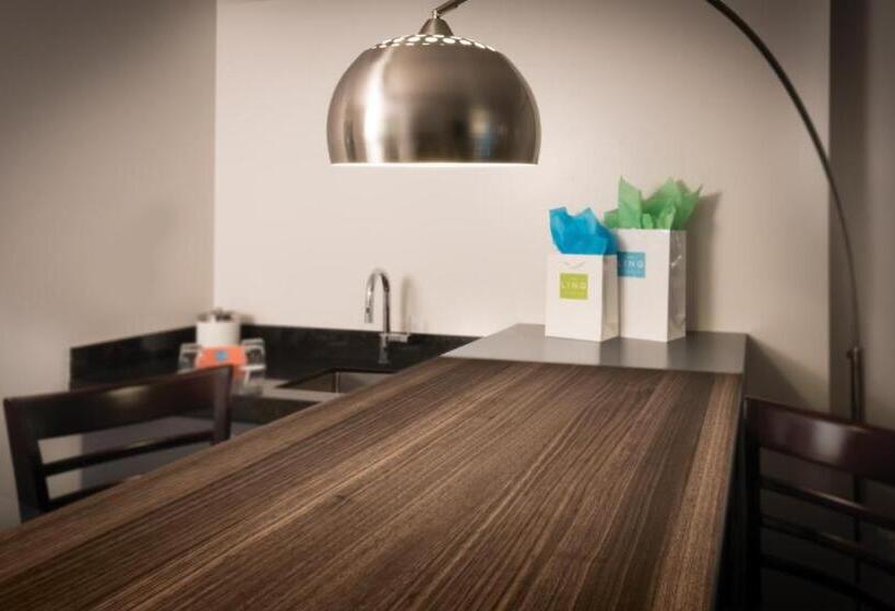 주니어 스위트 킹사이즈 침대, The Linq Hotel + Experience