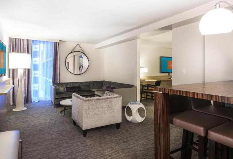 주니어 스위트 킹사이즈 침대, The Linq Hotel + Experience