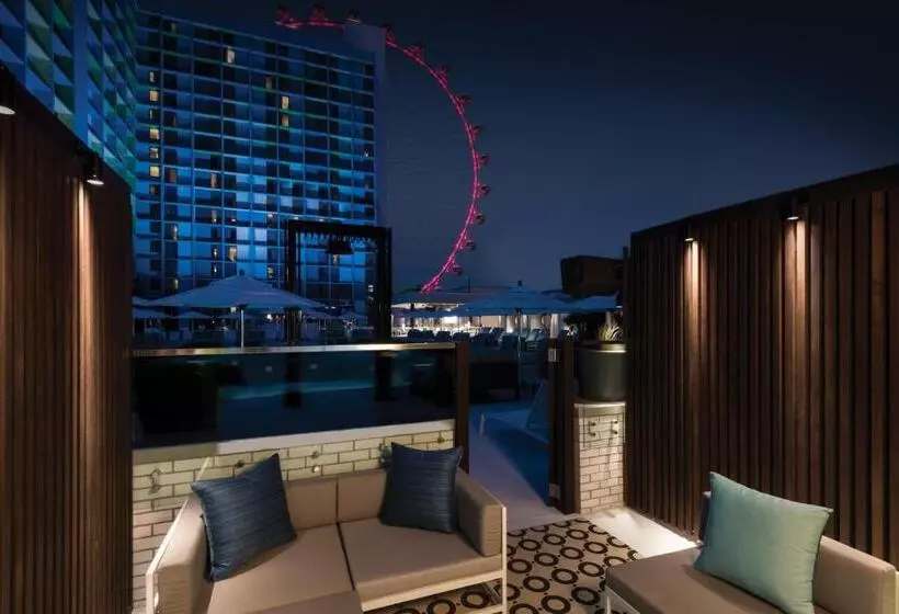 کلبه دلوکس, The Linq Hotel + Experience