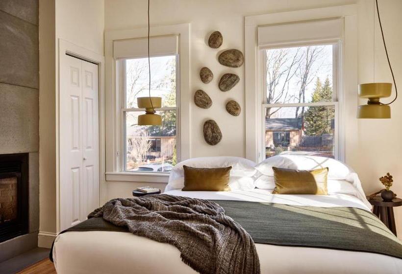 جناح سرير كينج, Awol Kennebunkport