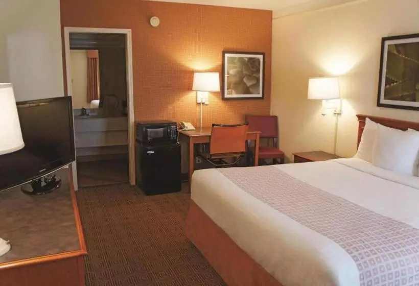 キングサイズベッドのデラックスルーム, Baymont By Wyndham San Antonio South Park