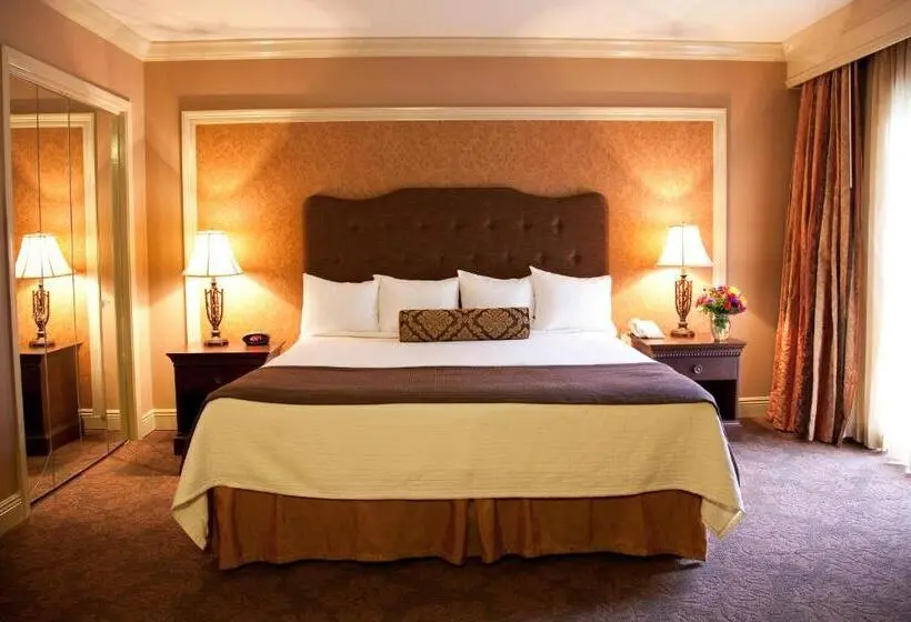 سوئیت با تخت بزرگ, Best Western Plus French Quarter Courtyard