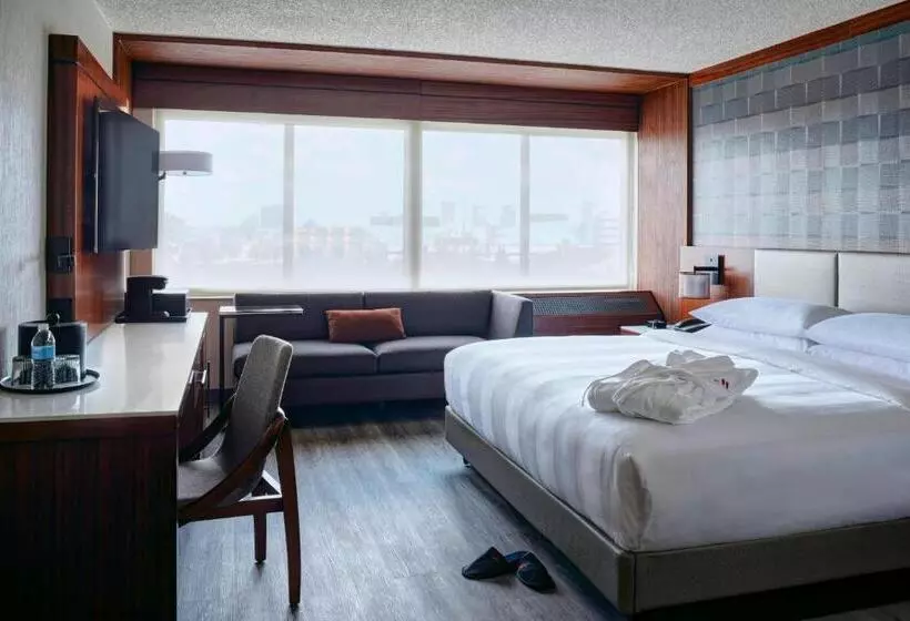 キングサイズベッドのクラブルーム, Detroit Marriott Southfield