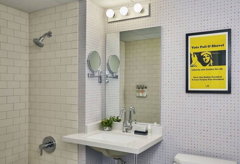 جناح, Graduate By Hilton Madison