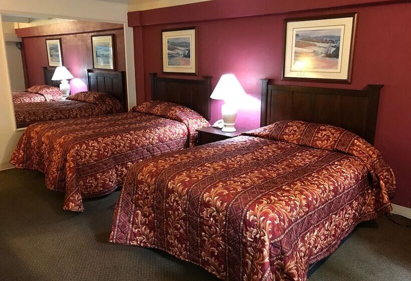 带2个双人床的标准工作室, Hub City Inn