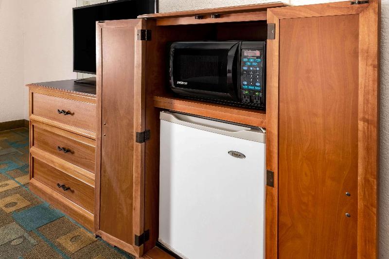 带大床的豪华间, La Quinta Inn By Wyndham Albuquerque Northeast