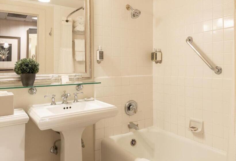 מיטת קינג בסוויטה, Mayflower Park