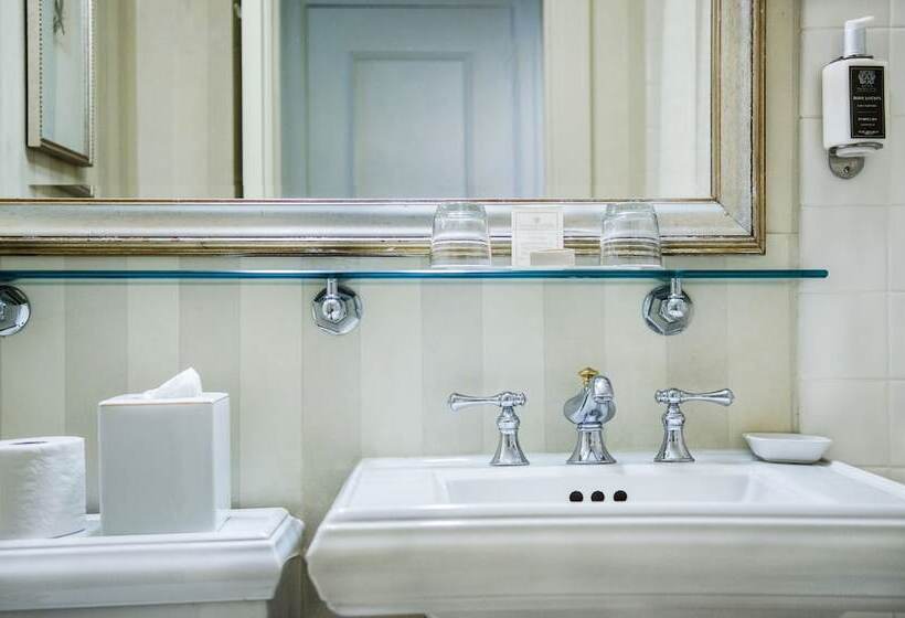 חדר דלוקס, Mayflower Park