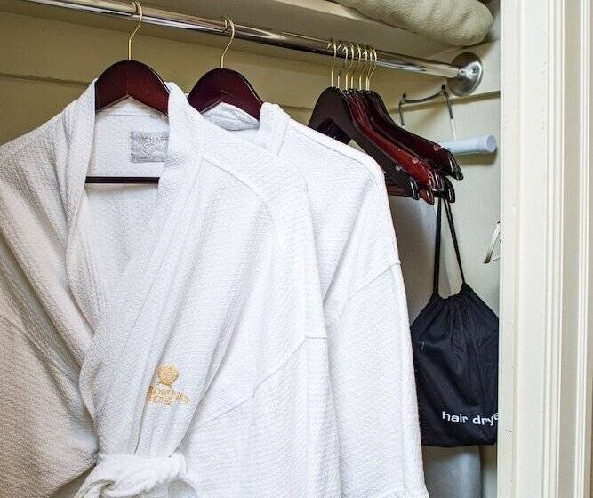 חדר דלוקס, Mayflower Park