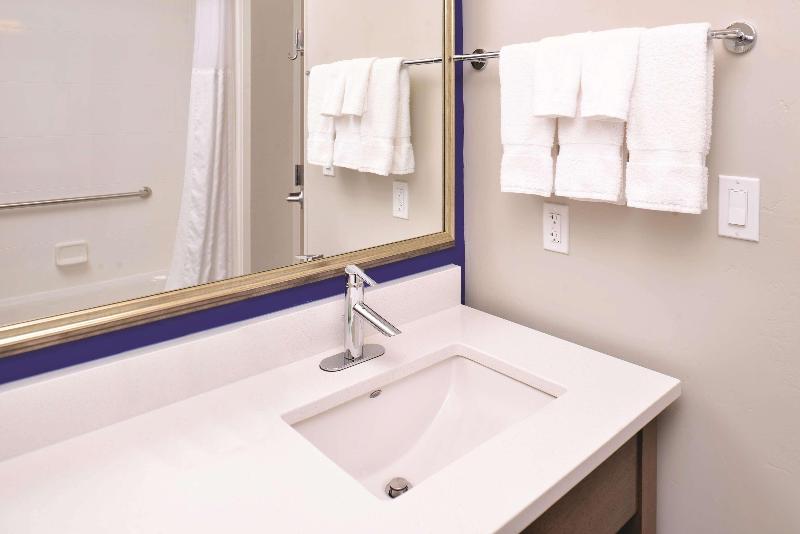 מיטת קינג בסוויטה, Mayflower Park