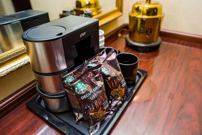 חדר קלאסי, Mayflower Park