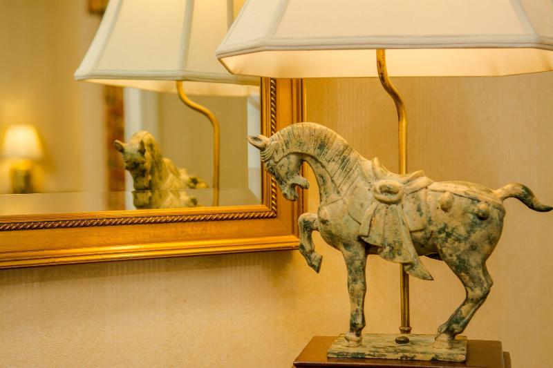 מיטת קינג בסוויטה, Mayflower Park