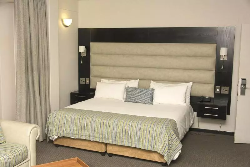 اتاق لوکس با تخت بزرگ, Mayflower Park