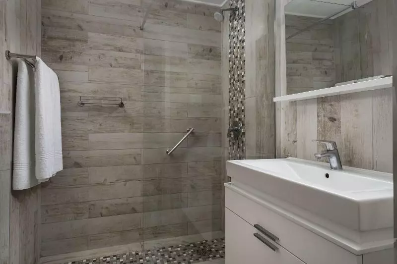 اتاق لوکس با تخت بزرگ, Mayflower Park