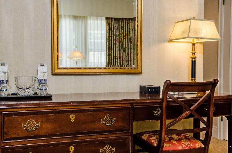 סוויטה דלוקס, Mayflower Park