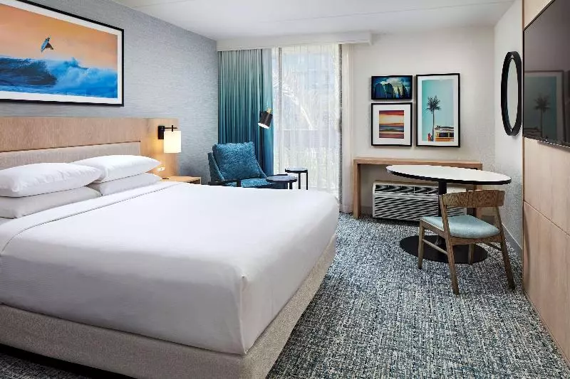 اتاق استاندارد با تخت بزرگ برای معلولان, Mdr Marina del Rey, a Doubletree by Hilton