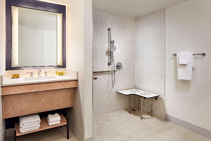 غرفة قياسية لذوى الاحتياجات الخاصة, Mdr Marina del Rey, a Doubletree by Hilton
