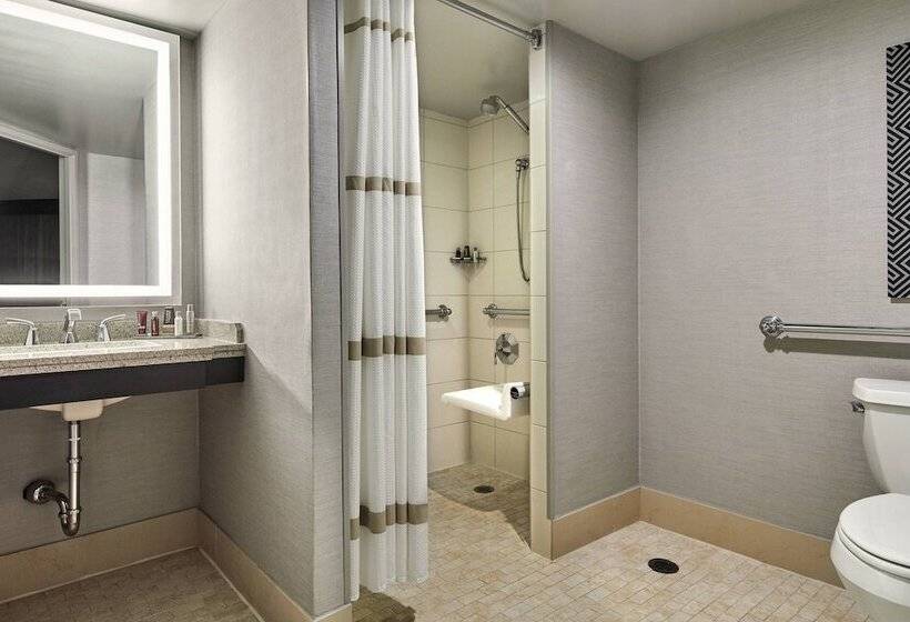 Номер Клуб, Portland Marriott Downtown Waterfront