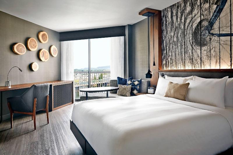 Номер Клуб Кровать Кинг, Portland Marriott Downtown Waterfront