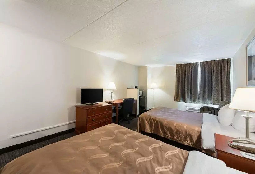 ２ダブルベッドのスタンダードルーム, Quality Inn Bradley Bourbonnais