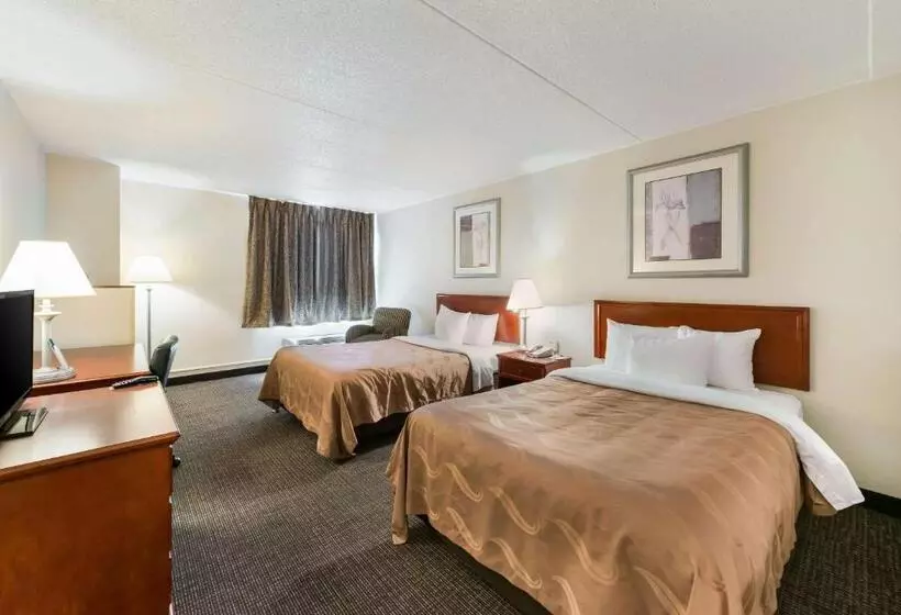 ２ダブルベッドのスタンダードルーム, Quality Inn Bradley Bourbonnais