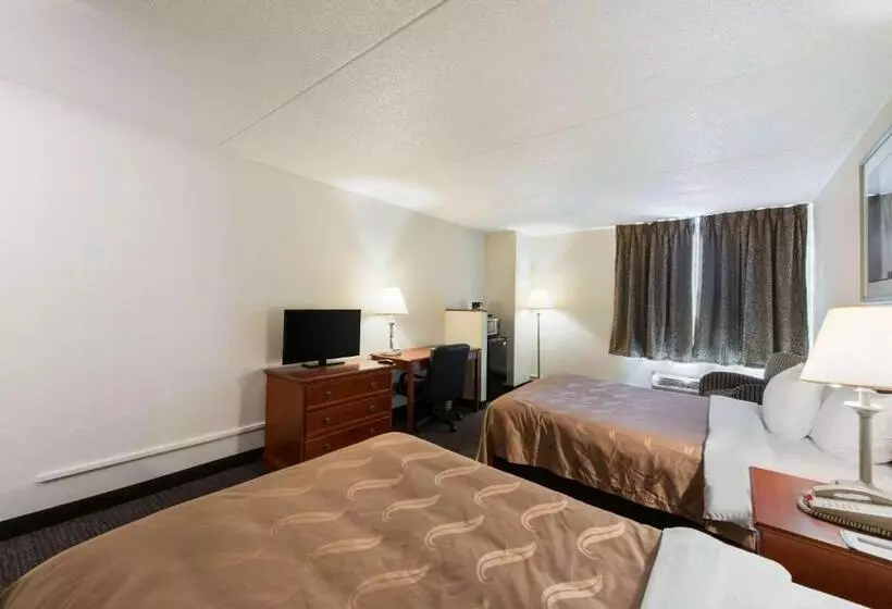 ２ダブルベッドのスタンダードルーム, Quality Inn Bradley Bourbonnais