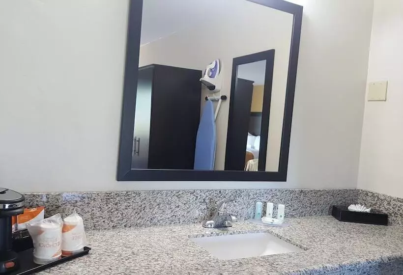 اتاق لوکس, Quality Inn Escondido Downtown