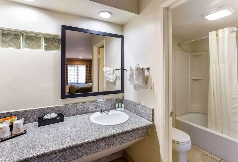 اتاق لوکس, Quality Inn Escondido Downtown