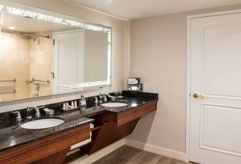 اتاق استاندارد با 2 تخت دوبل, Renaissance Newport Beach