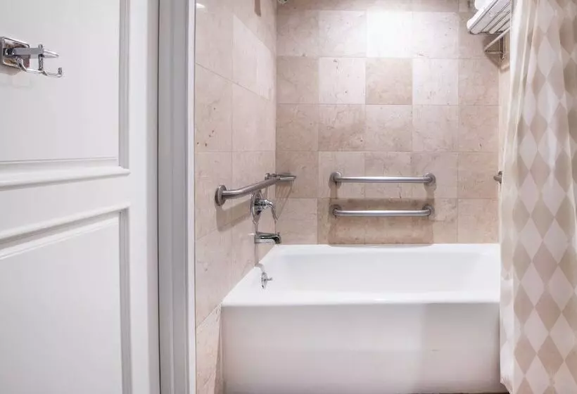Executive-sviitti parvekkeella, Renaissance Newport Beach