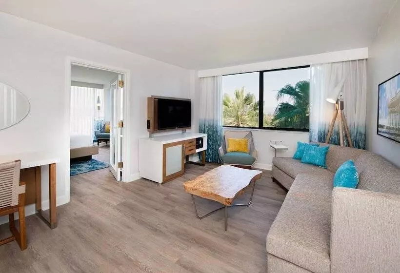 Executive-sviitti parvekkeella, Renaissance Newport Beach