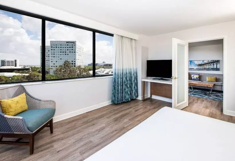 Executive-sviitti parvekkeella, Renaissance Newport Beach
