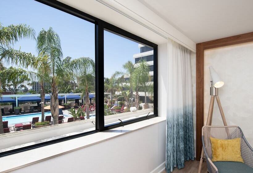 غرفه قياسيه سريرين مزدوجين, Renaissance Newport Beach