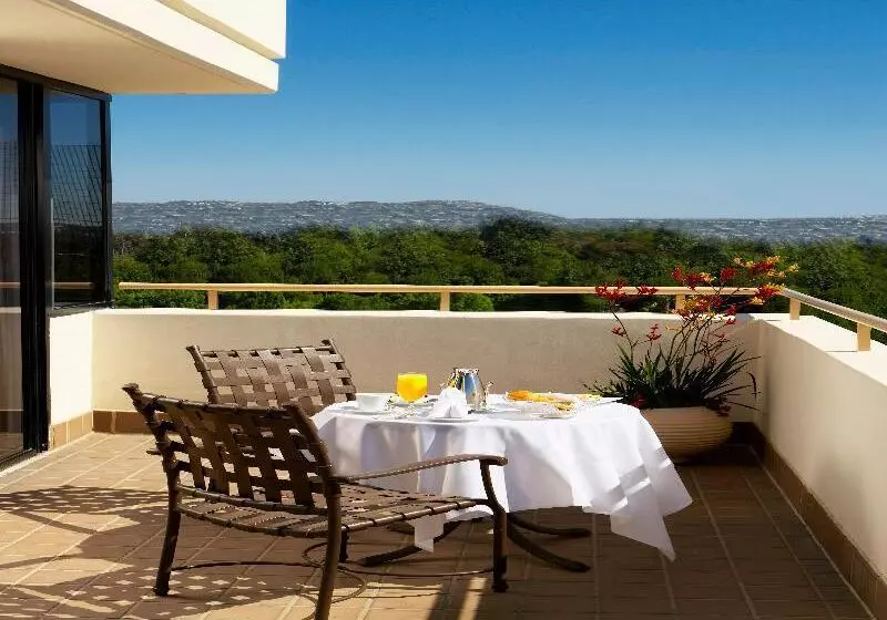 سوئیت جونیور با تخت بزرگ, Renaissance Newport Beach
