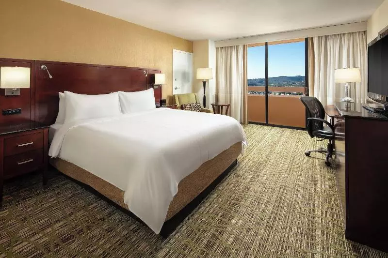 キングサイズベッドのスタンダードルーム, San Diego Marriott La Jolla