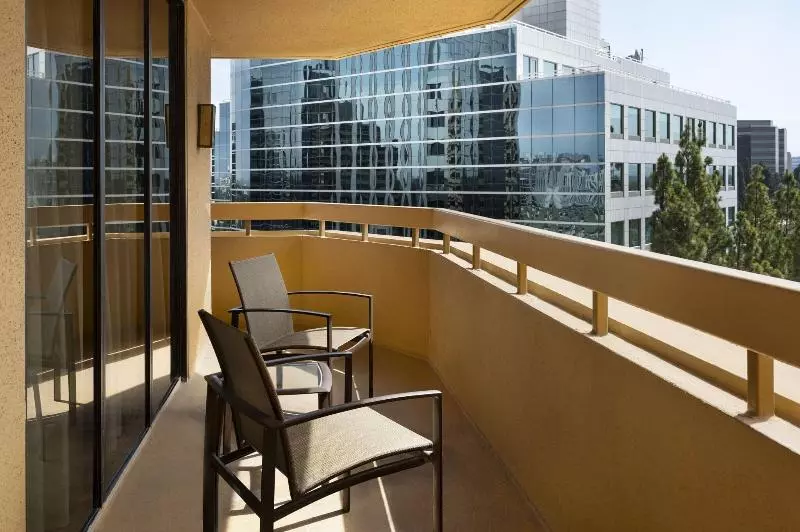 キングサイズベッドのスタンダードルーム, San Diego Marriott La Jolla