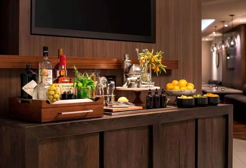 اتاق کلاب, San Francisco Airport Marriott Waterfront