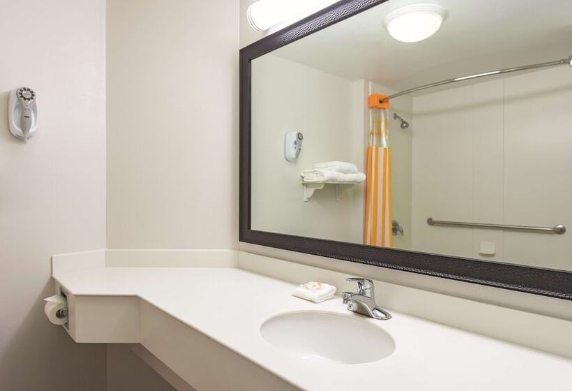 غرفه قياسيه سريرين مزدوجين, Travelodge By Wyndham Houston Cyfair