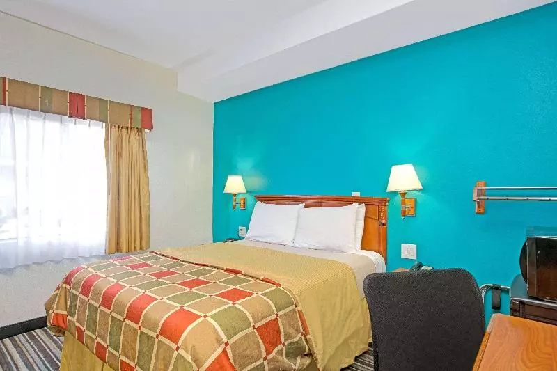 اتاق استاندارد با تخت دو نفره بزرگ, Travelodge By Wyndham Lax