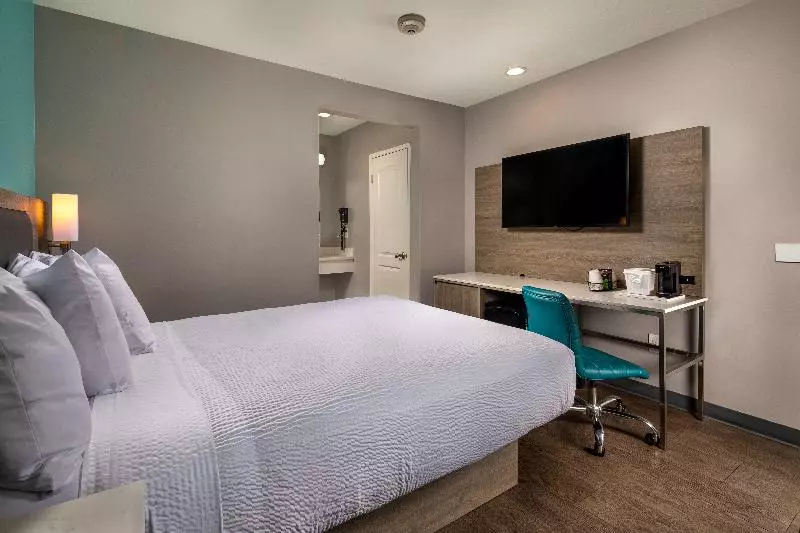 اتاق استاندارد با تخت دو نفره بزرگ, Travelodge By Wyndham Lax