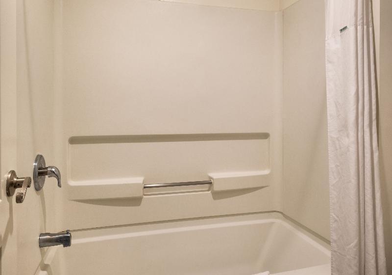 חדר סטנדרט עם מיטת קווין, Travelodge By Wyndham Lax