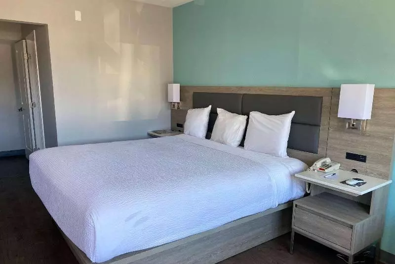 اتاق استاندارد با تخت دو نفره بزرگ, Travelodge By Wyndham Lax