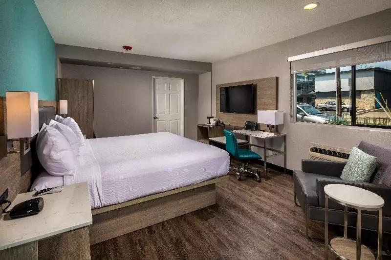 اتاق استاندارد با تخت بزرگ, Travelodge By Wyndham Lax