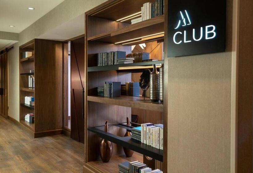 غرفة كلوب, Tysons Corner Marriott
